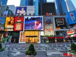 outdoor-advertising-led-screen-applications---Mall-Outdoor-Signage
