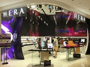 Applications-of-Curved-LED-Walls---Retail