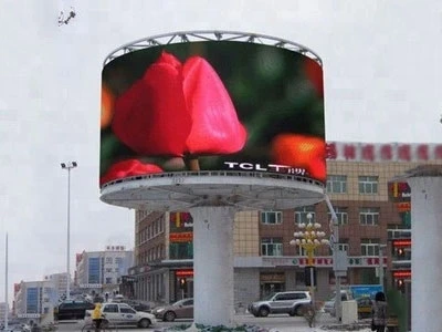 curved-led-video-wall---ON-COLUMN